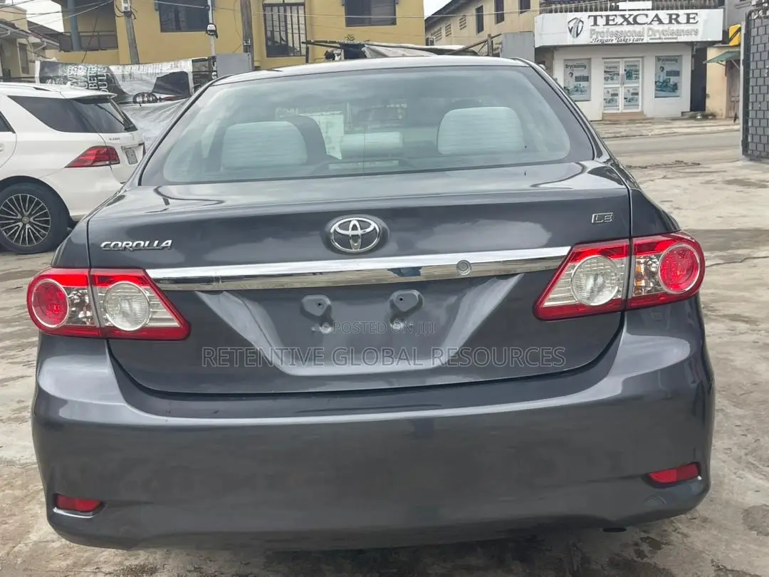 Toyota Corolla LE 4dr Sedan (1.8L 4cyl 4A) 2012 Gray