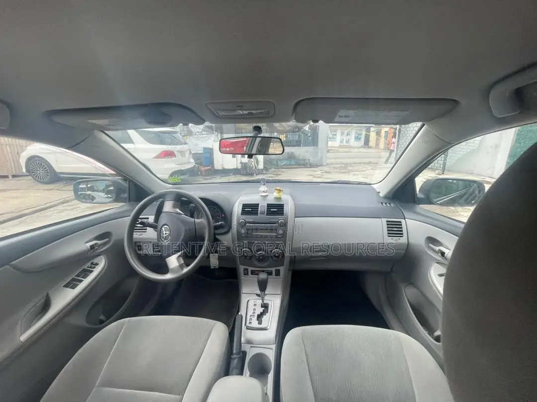 Toyota Corolla LE 4dr Sedan (1.8L 4cyl 4A) 2012 Gray