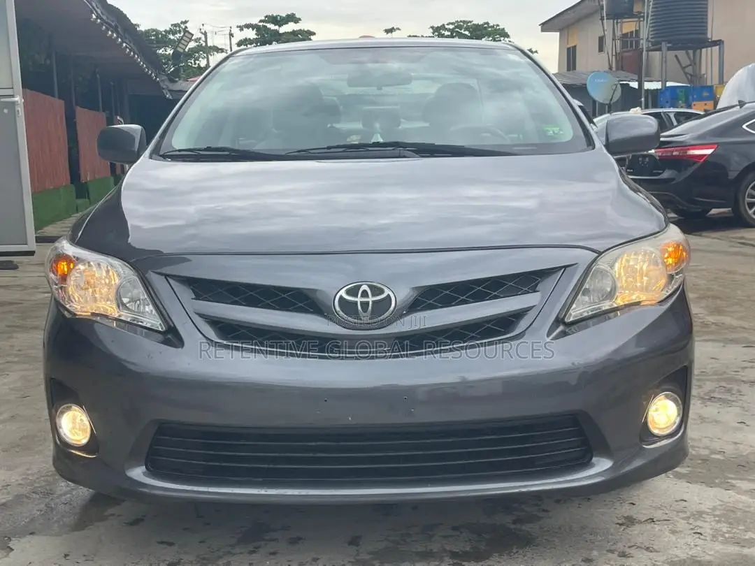 Toyota Corolla LE 4dr Sedan (1.8L 4cyl 4A) 2012 Gray