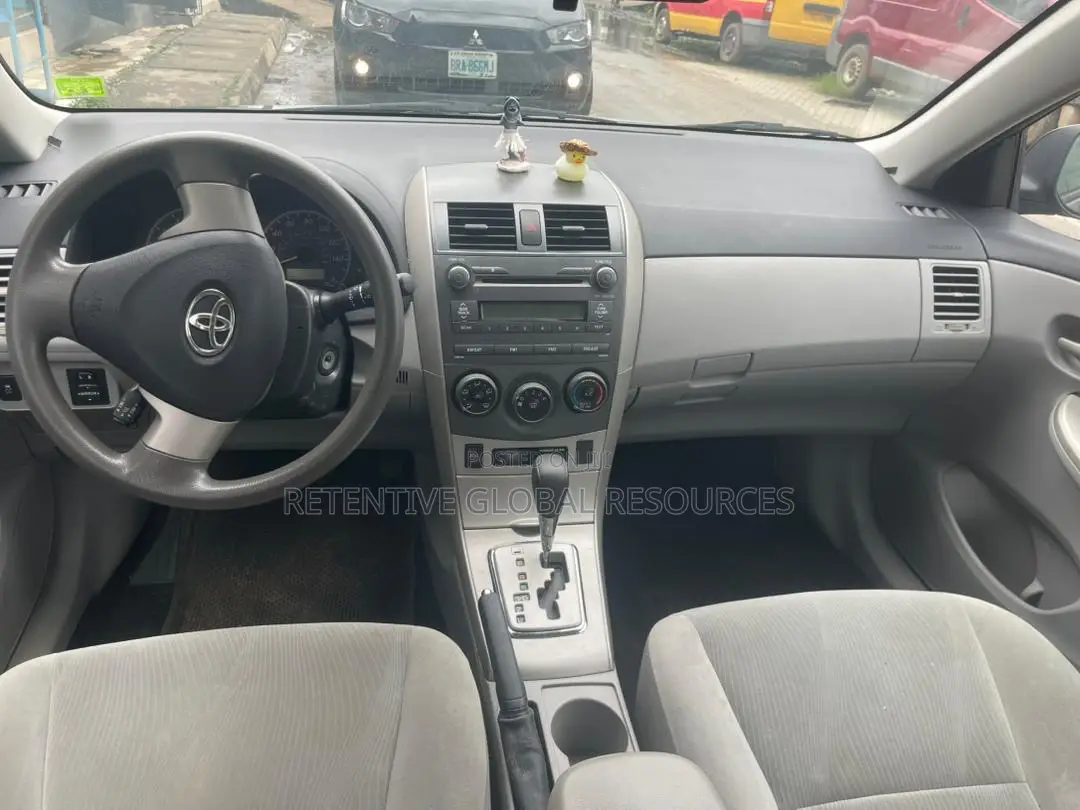 Toyota Corolla LE 4dr Sedan (1.8L 4cyl 4A) 2012 Gray