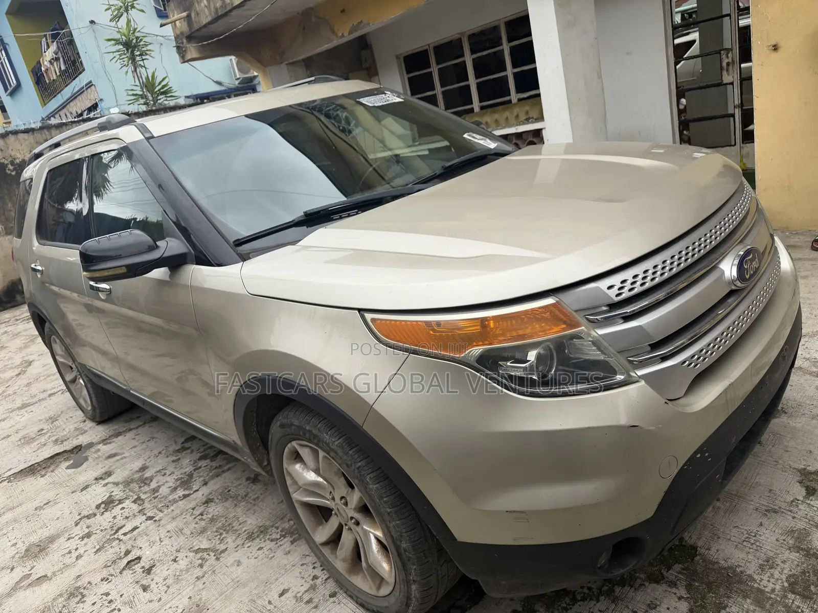 Ford Explorer XLT 4dr 4x4 (3.5L 6cyl 6A) 2011 Gold
