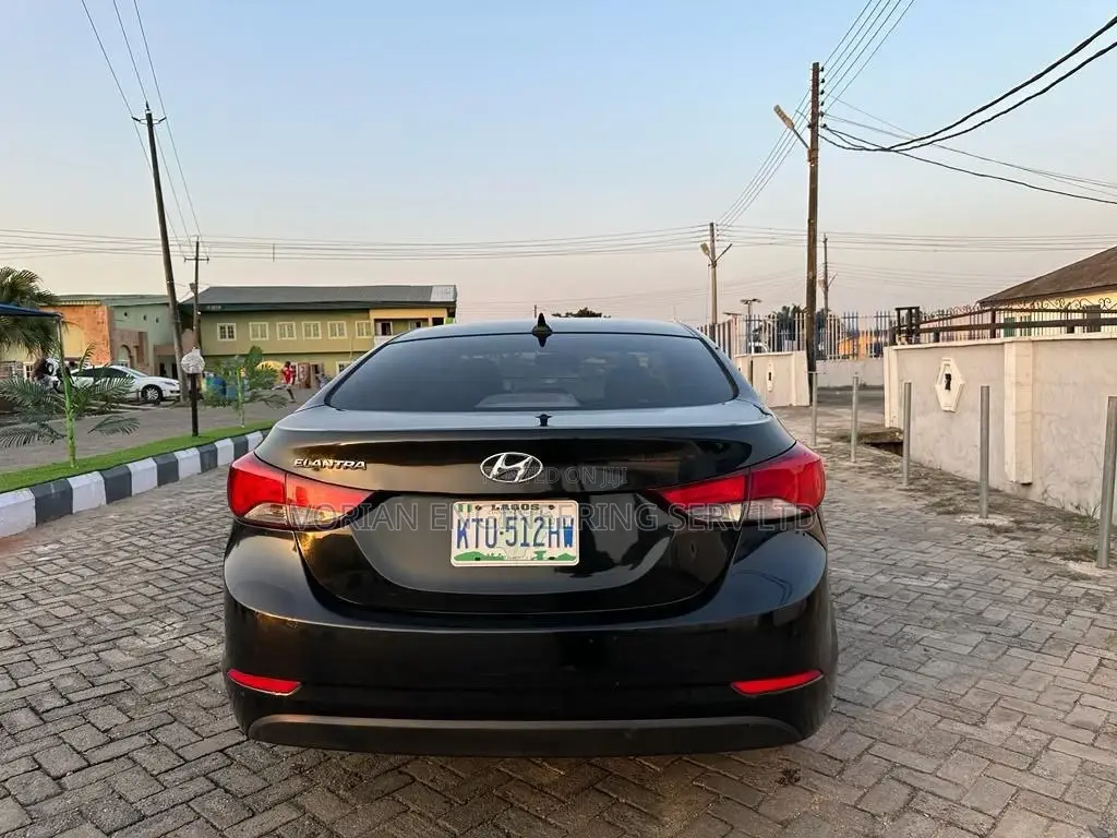 Hyundai Elantra 2014 Red