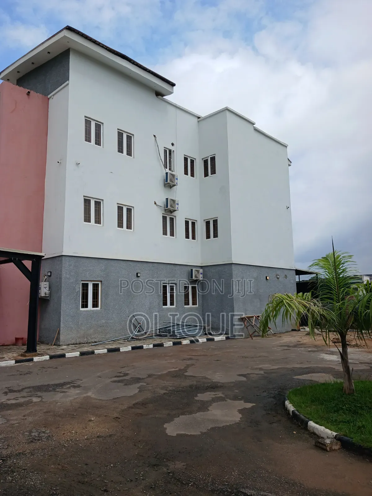 5bdrm Duplex in Dawaki for sale