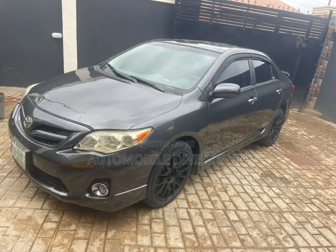 Toyota Corolla S 4dr Sedan (1.8L 4cyl 4A) 2013 Gray
