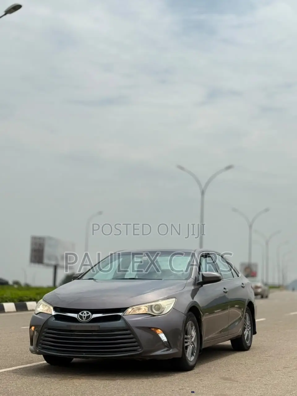 Toyota Camry XLE 4dr Sedan (2.5L 4cyl 6A) 2016 Gray