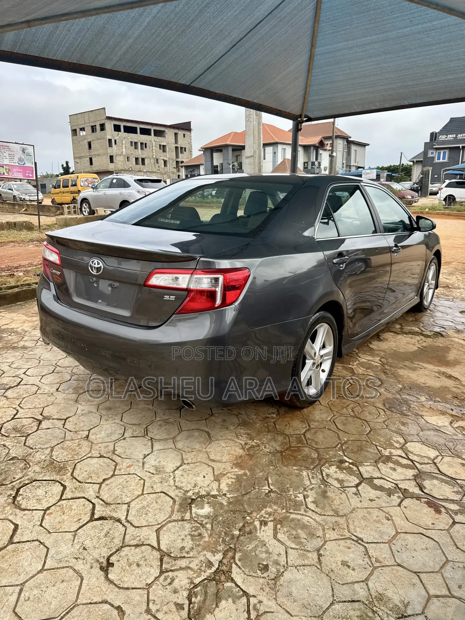 Toyota Camry SE 4dr Sedan (2.5L 4cyl 6A) 2013 Gray