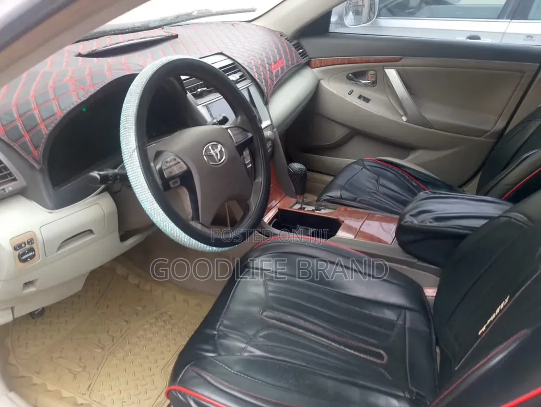 Toyota Camry XLE V6 4dr Sedan (3.5L 6cyl 6AM) 2009 Off white