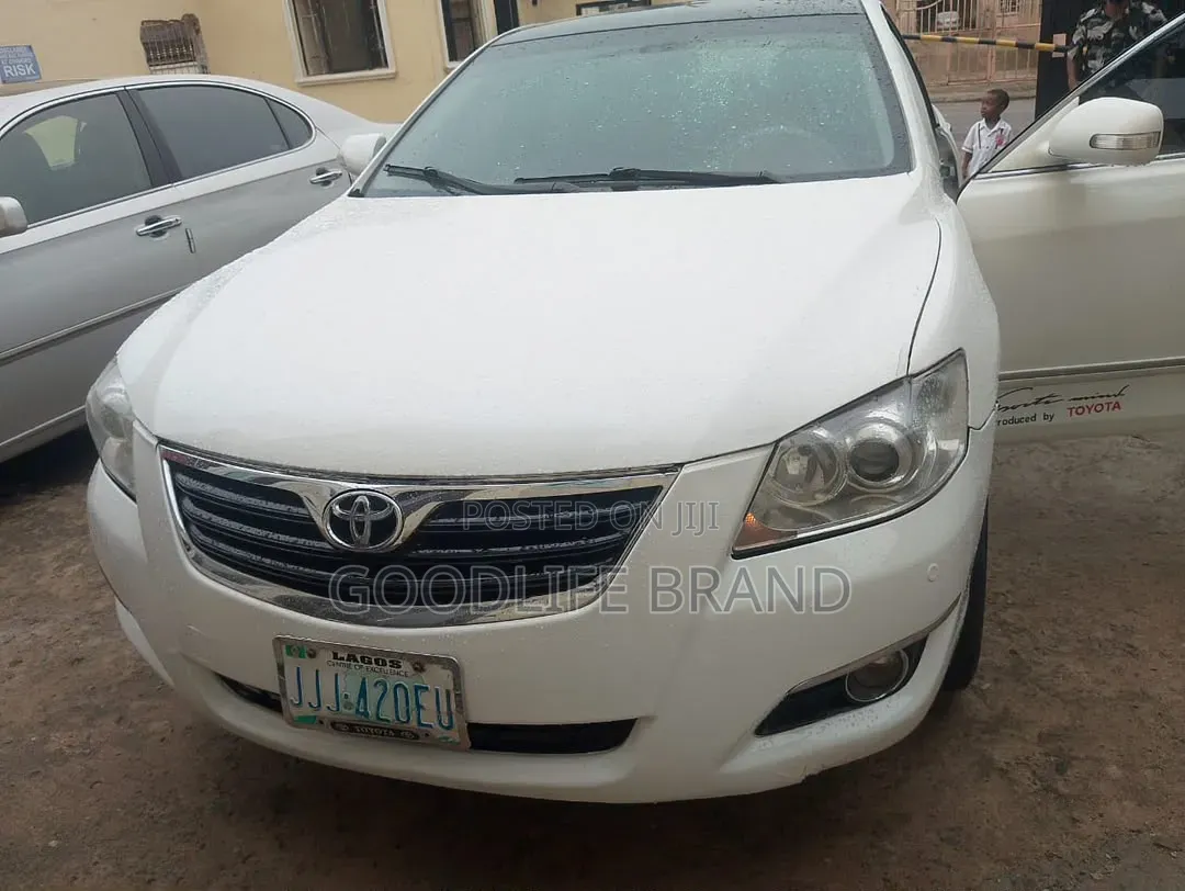 Toyota Camry XLE V6 4dr Sedan (3.5L 6cyl 6AM) 2009 Off white
