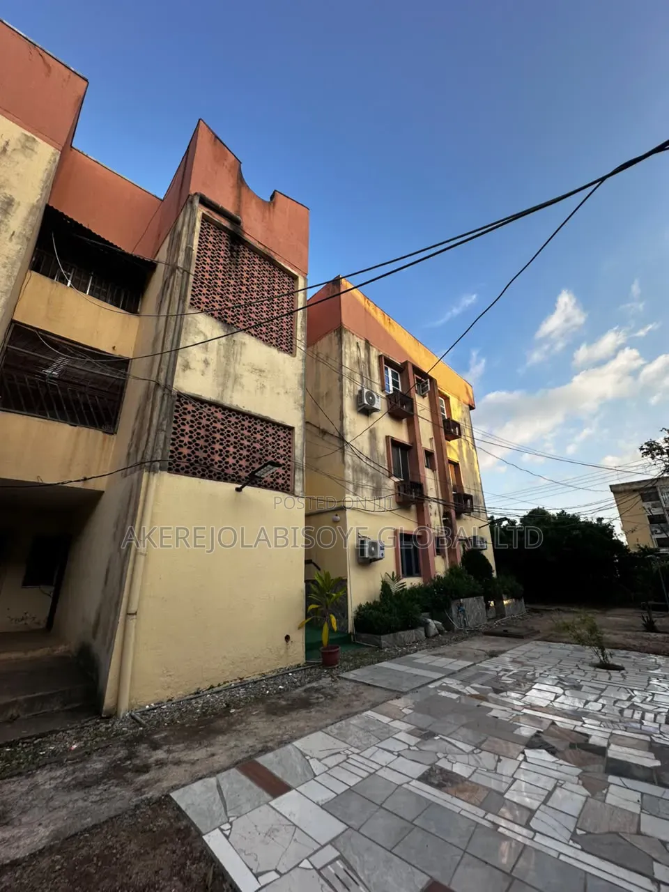 3bdrm Block of Flats in Wuse Zone Abuja for sale
