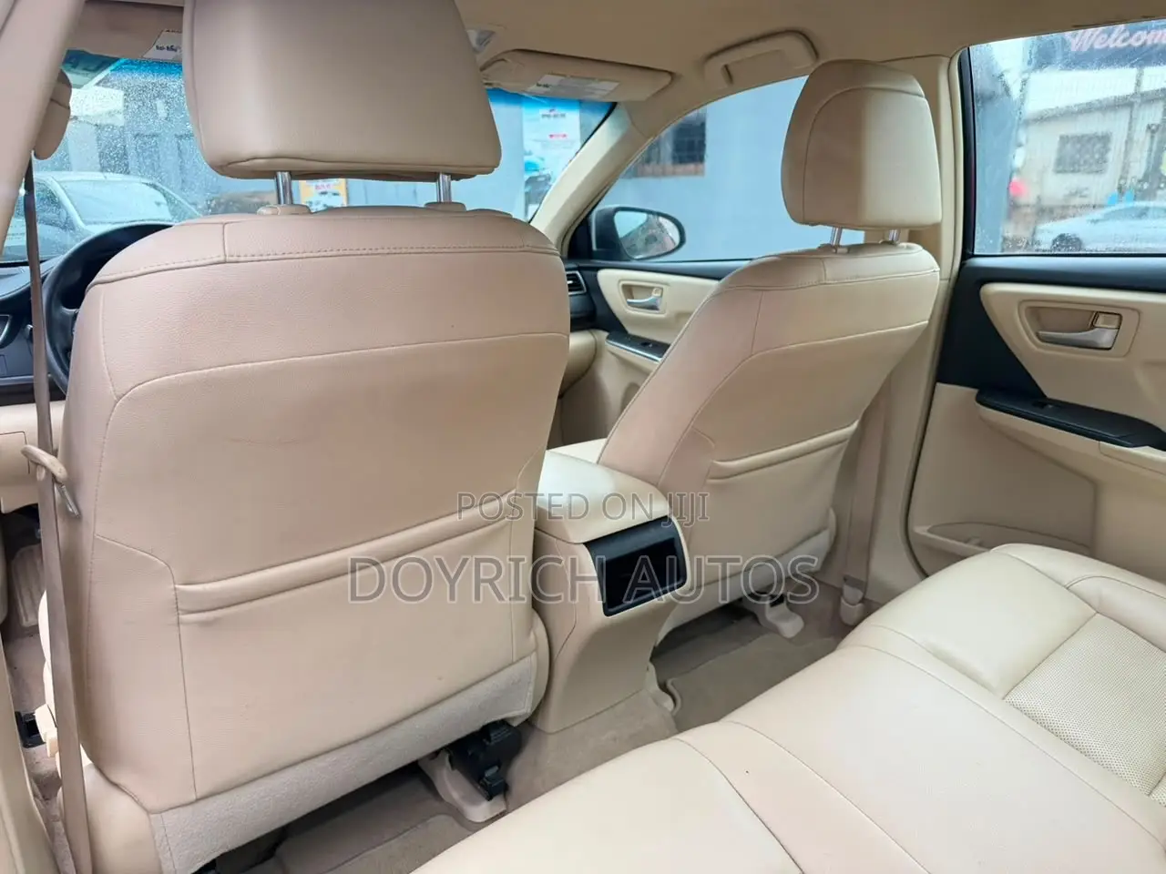 Toyota Camry SE 4dr Sedan (2.5L 4cyl 6A) 2015 Gold