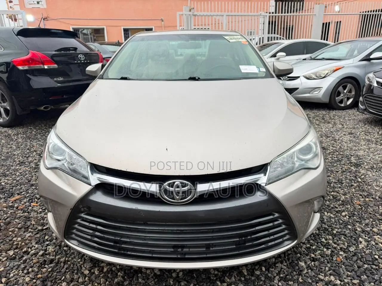 Toyota Camry SE 4dr Sedan (2.5L 4cyl 6A) 2015 Gold