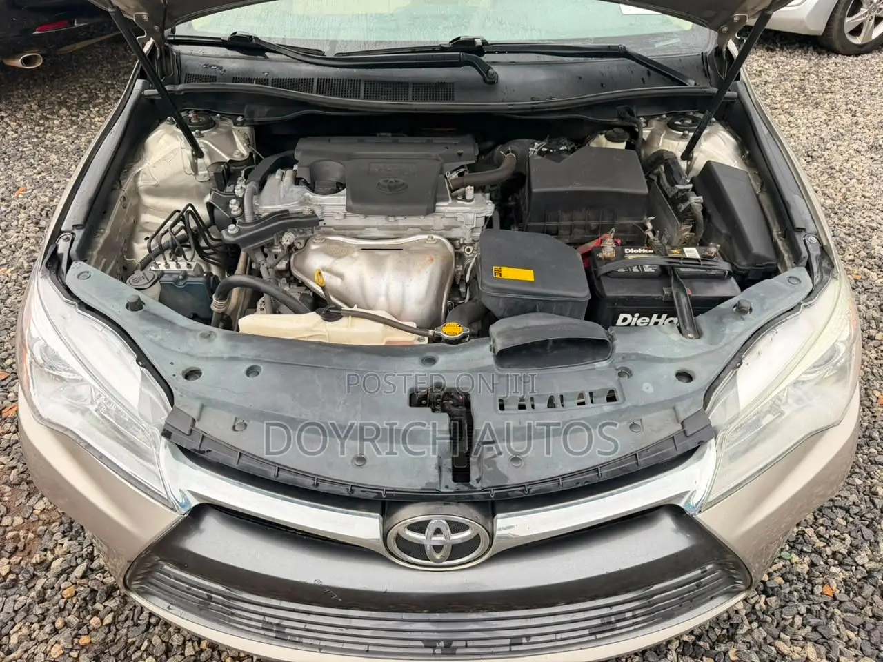 Toyota Camry SE 4dr Sedan (2.5L 4cyl 6A) 2015 Gold