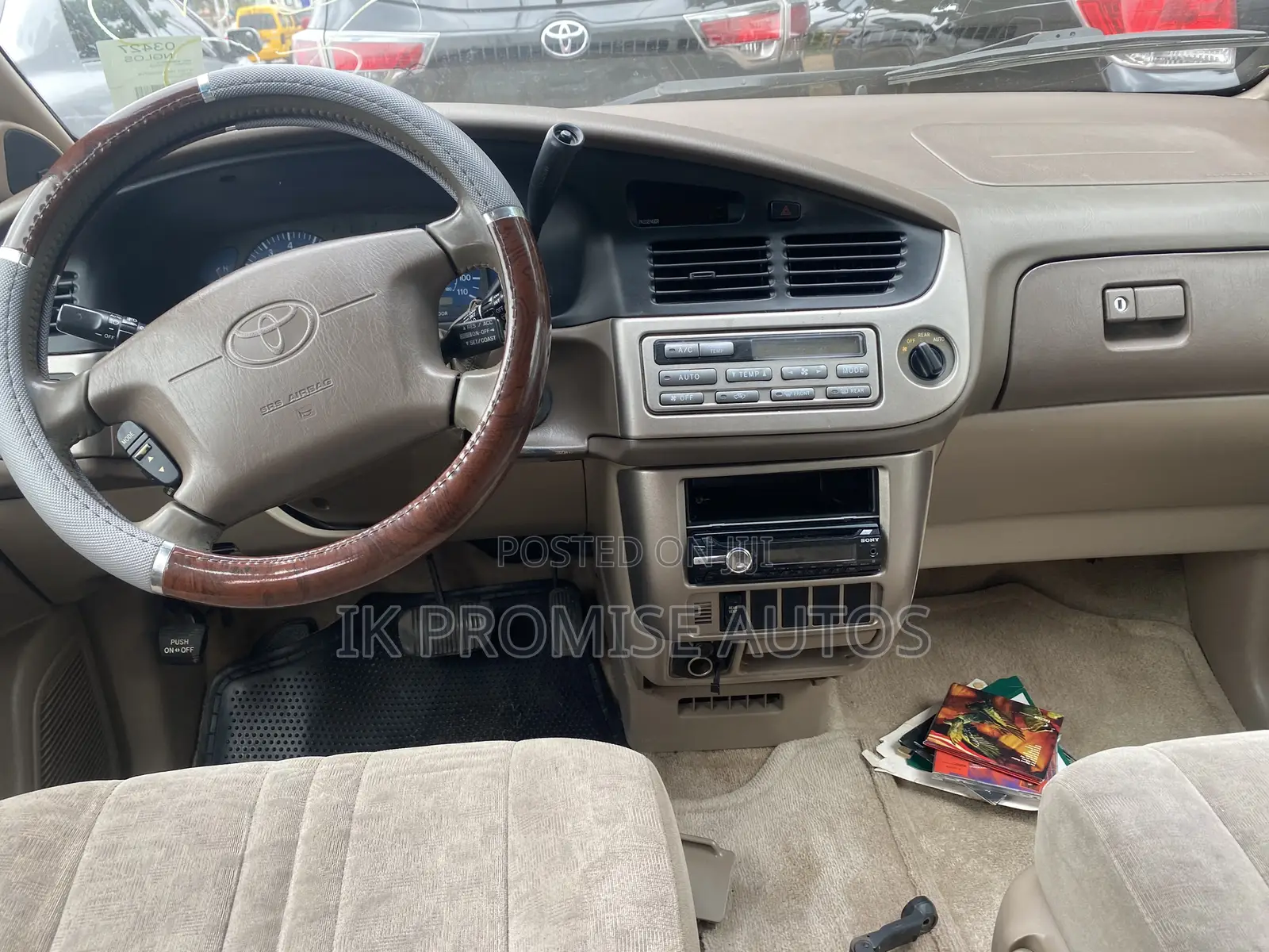 Toyota Sienna 2001 Red