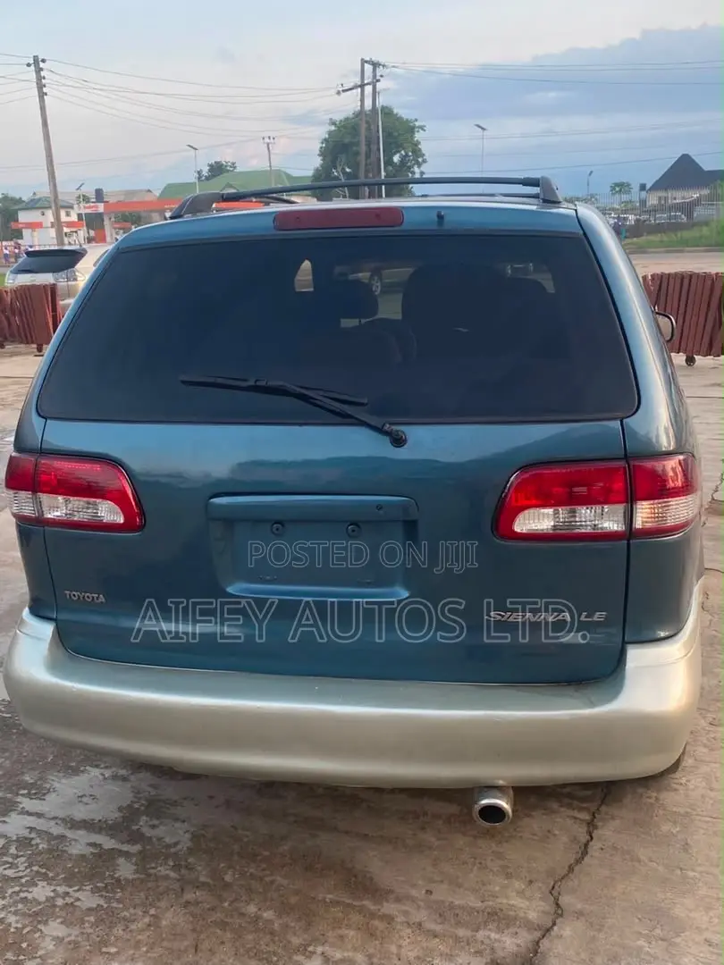 Toyota Sienna 2003