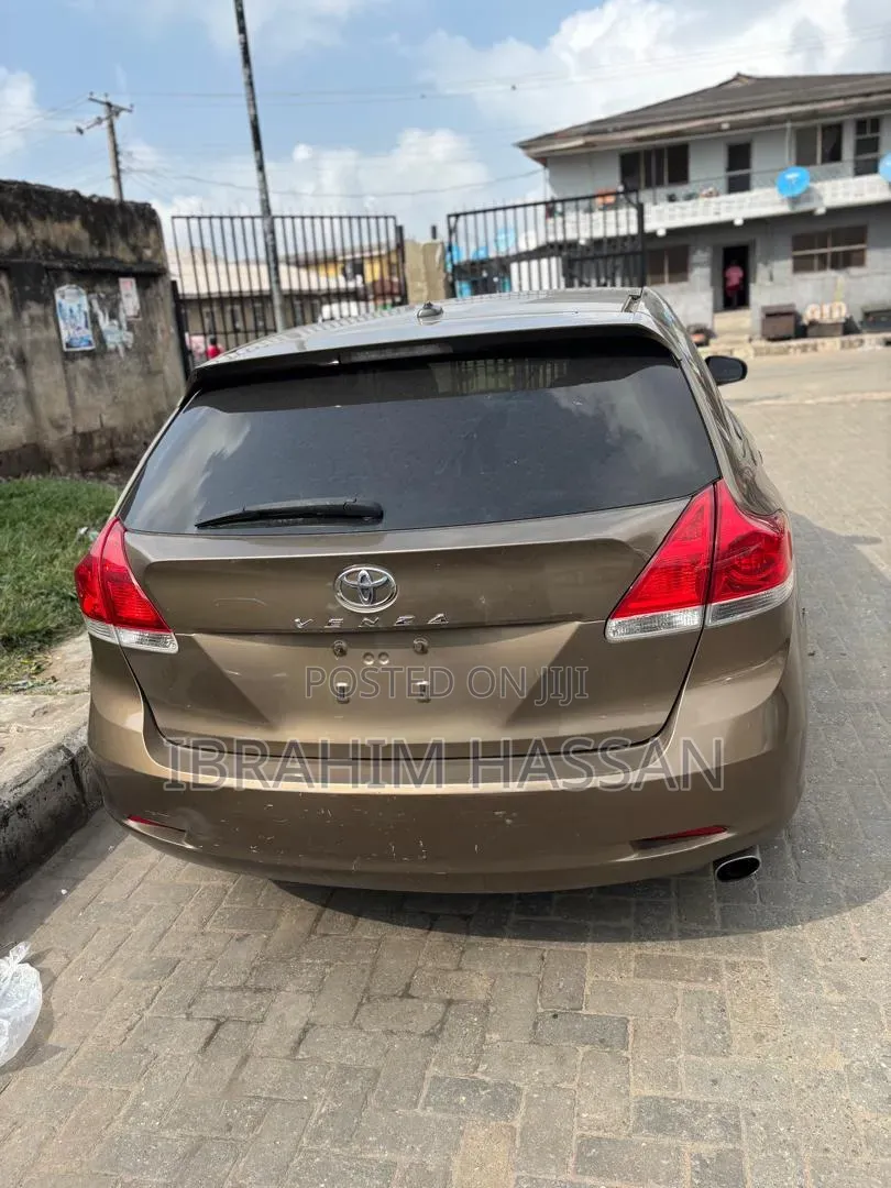 Toyota Venza 2011 Gold