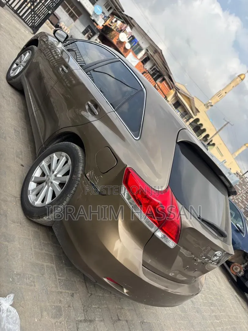 Toyota Venza 2011 Gold