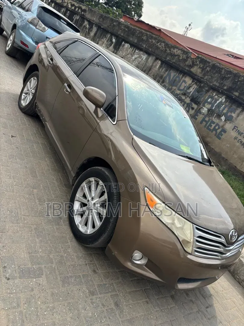 Toyota Venza 2011 Gold