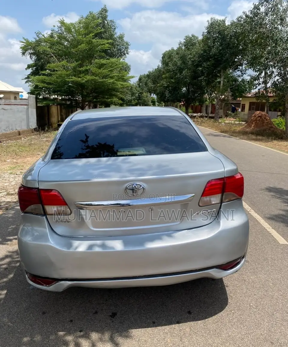 Toyota Avensis 2013 Silver