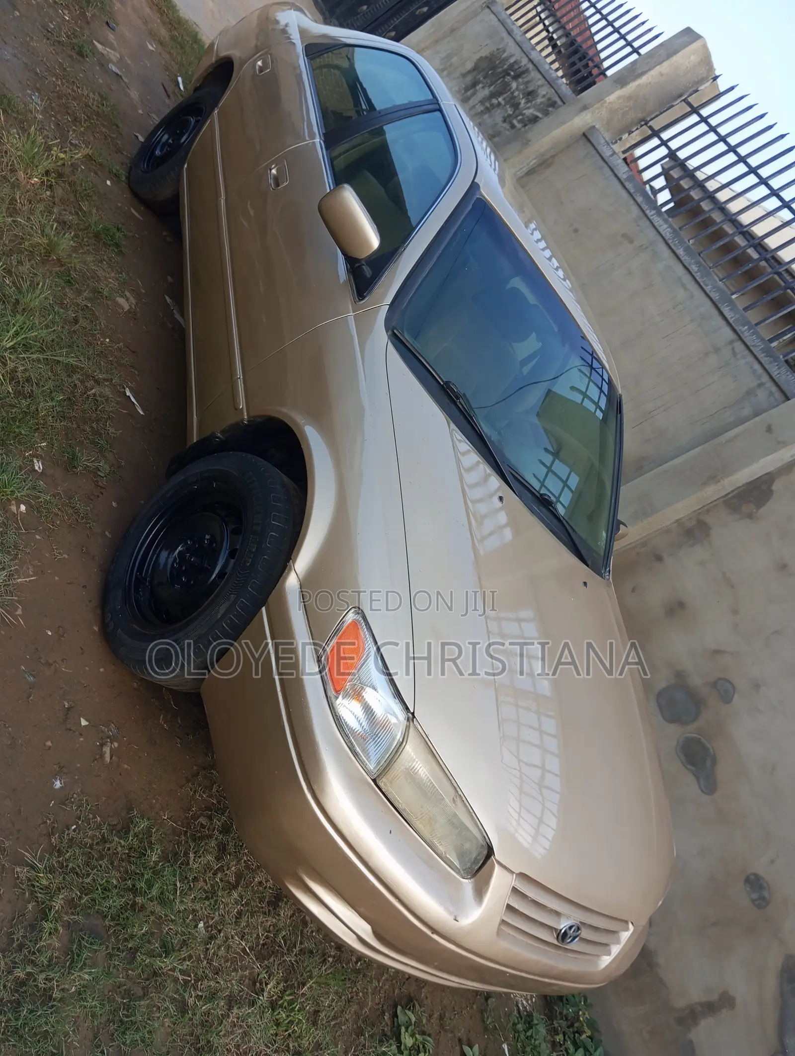 Toyota Camry LE 4dr Sedan (2.2L 4cyl 4A) 2000 Gold