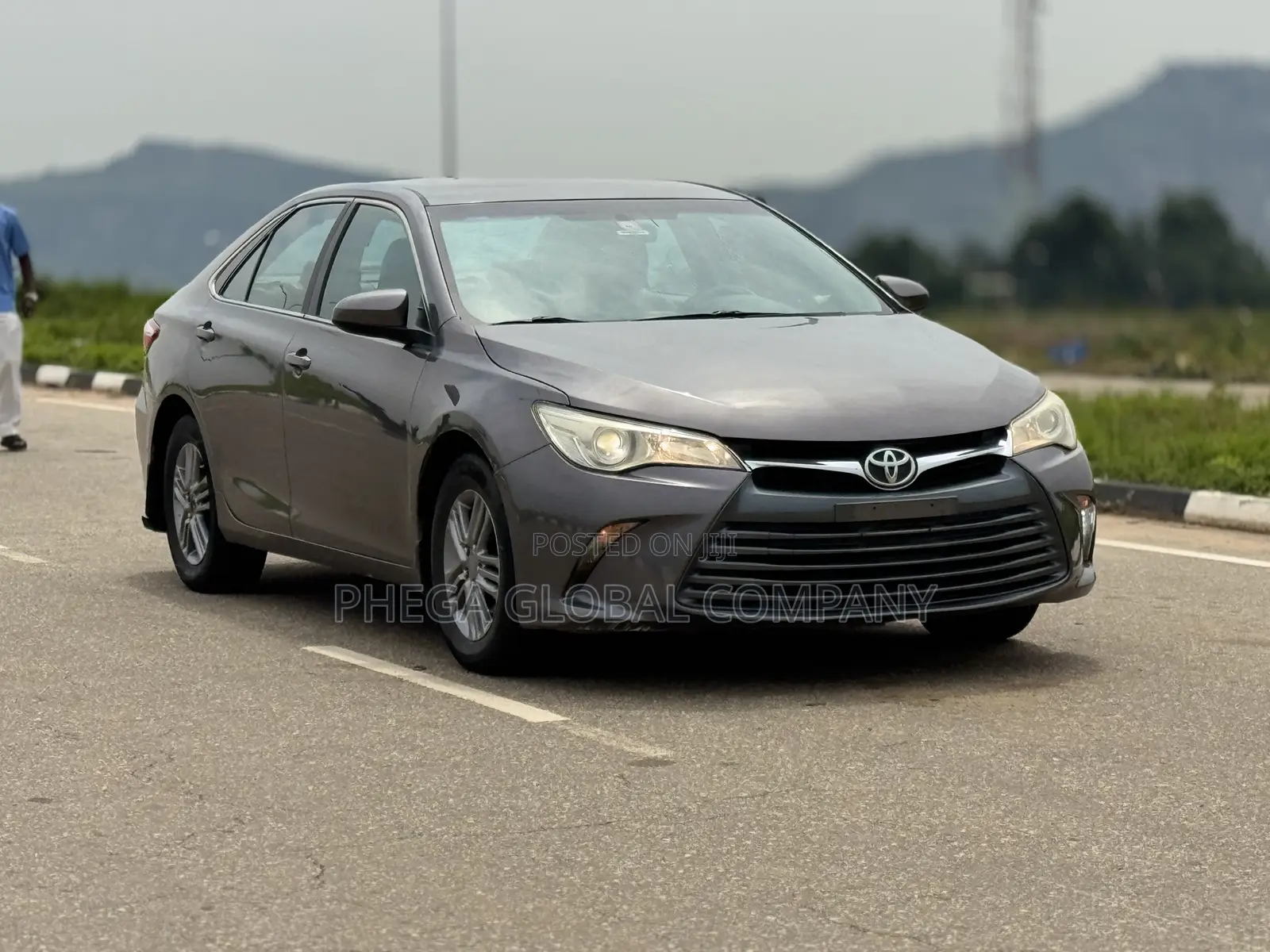 Toyota Camry XLE 4dr Sedan (2.5L 4cyl 6A) 2016 Gray