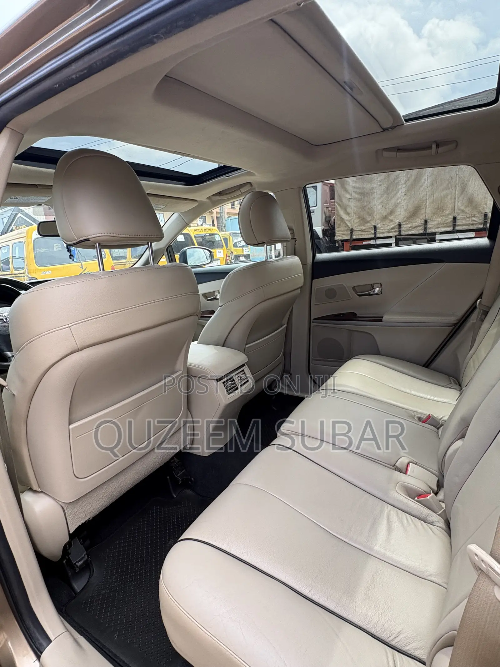 Toyota Venza V6 AWD 2011 Gold