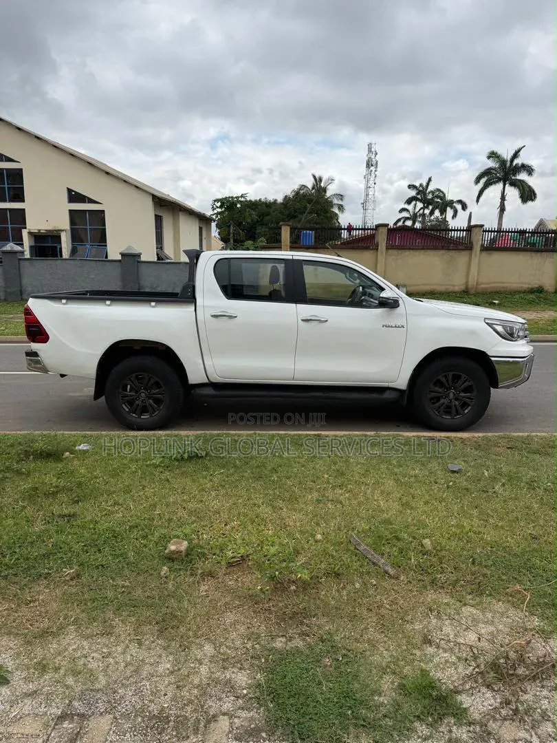 Toyota Hilux 2016 White