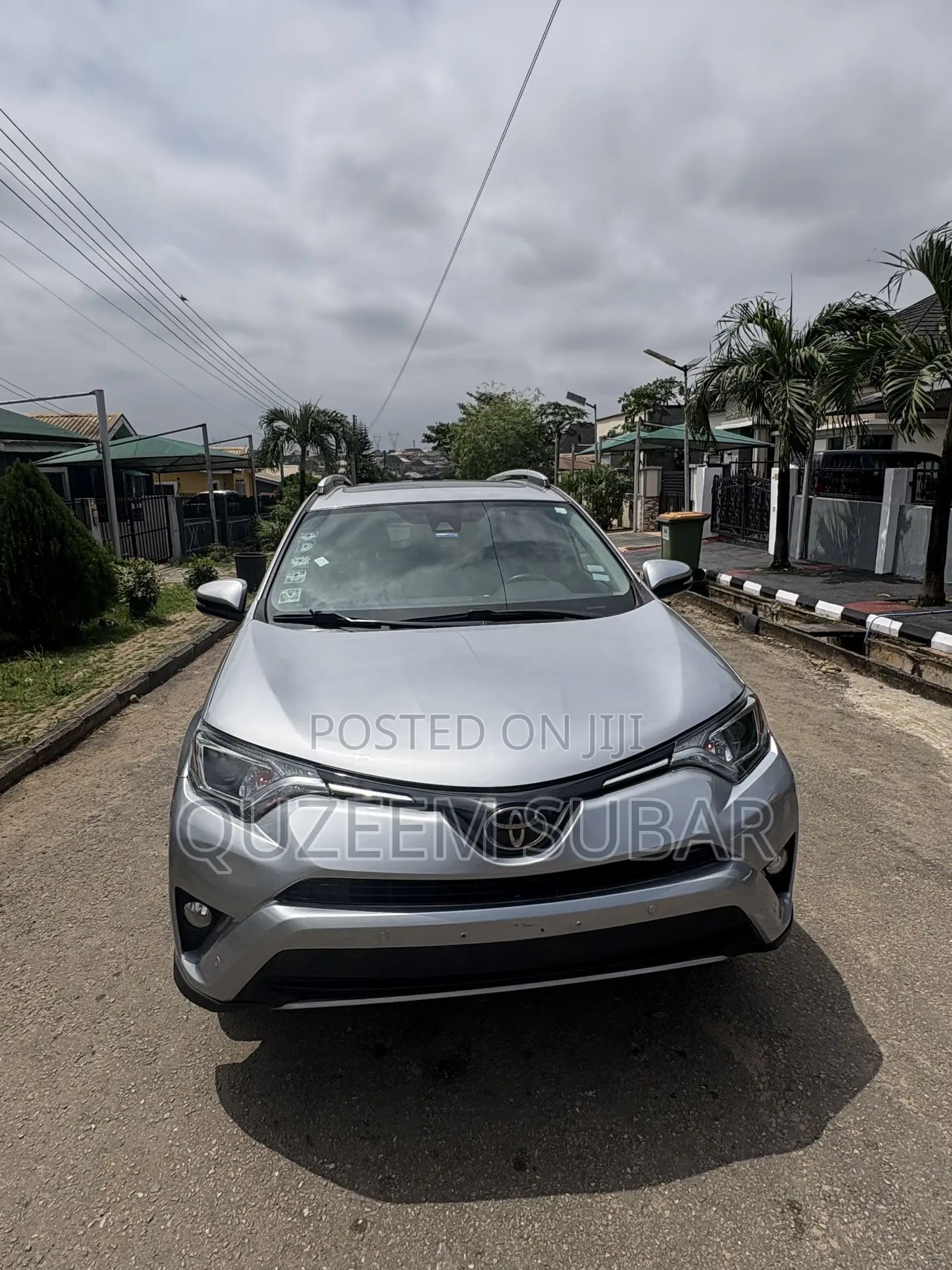 Toyota RAV4 Limited AWD (2.5L 4cyl 6A) 2017 Gold