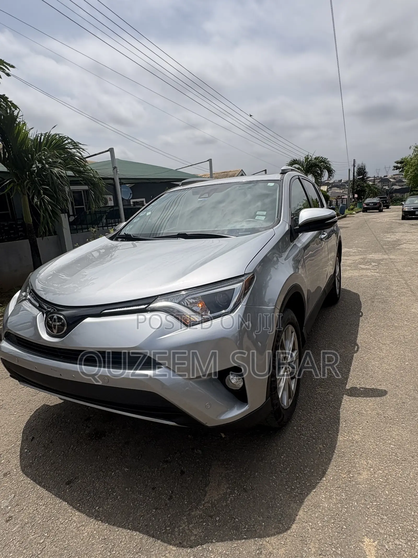 Toyota RAV4 Limited AWD (2.5L 4cyl 6A) 2017 Gold