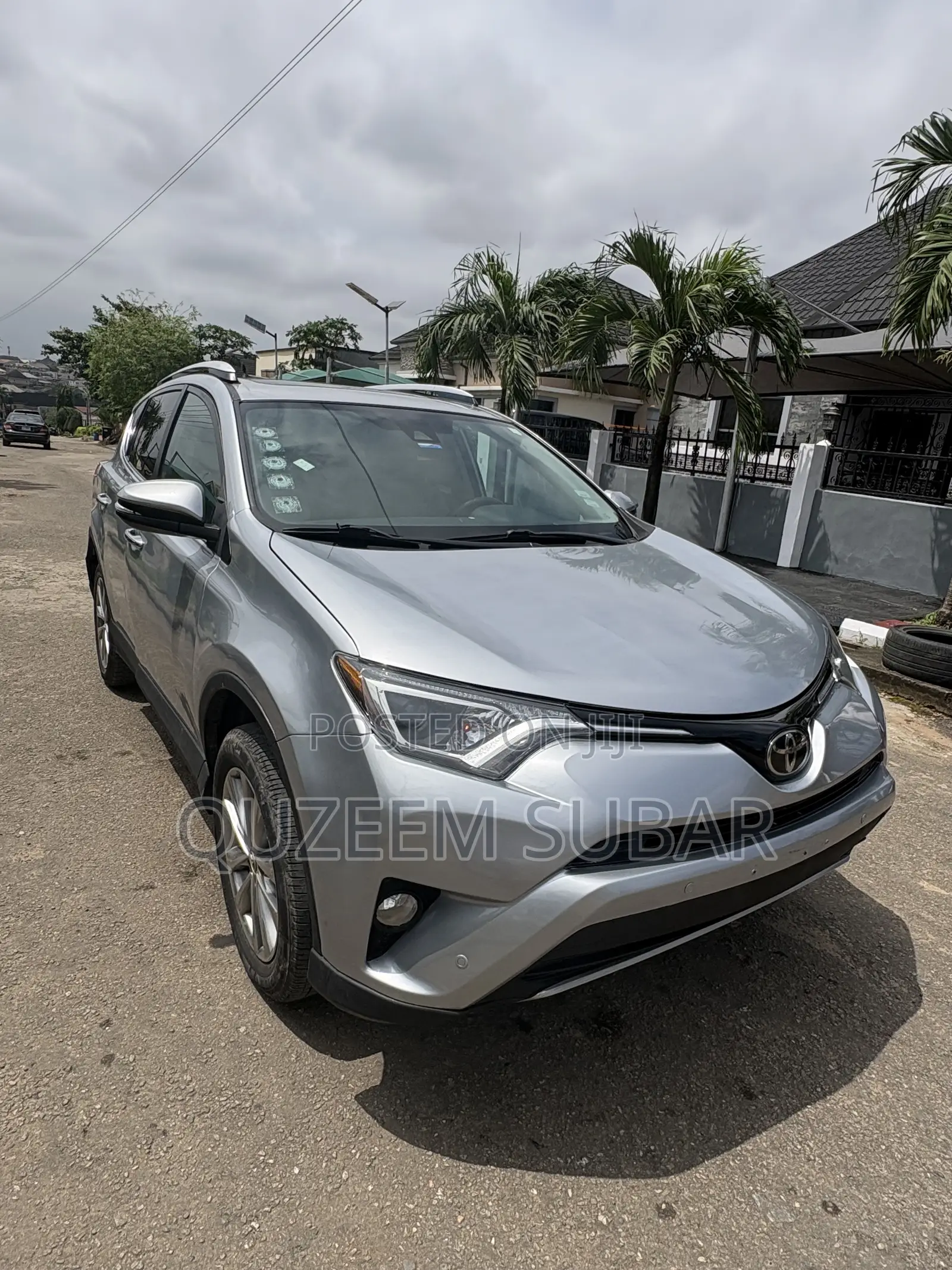 Toyota RAV4 Limited AWD (2.5L 4cyl 6A) 2017 Gold