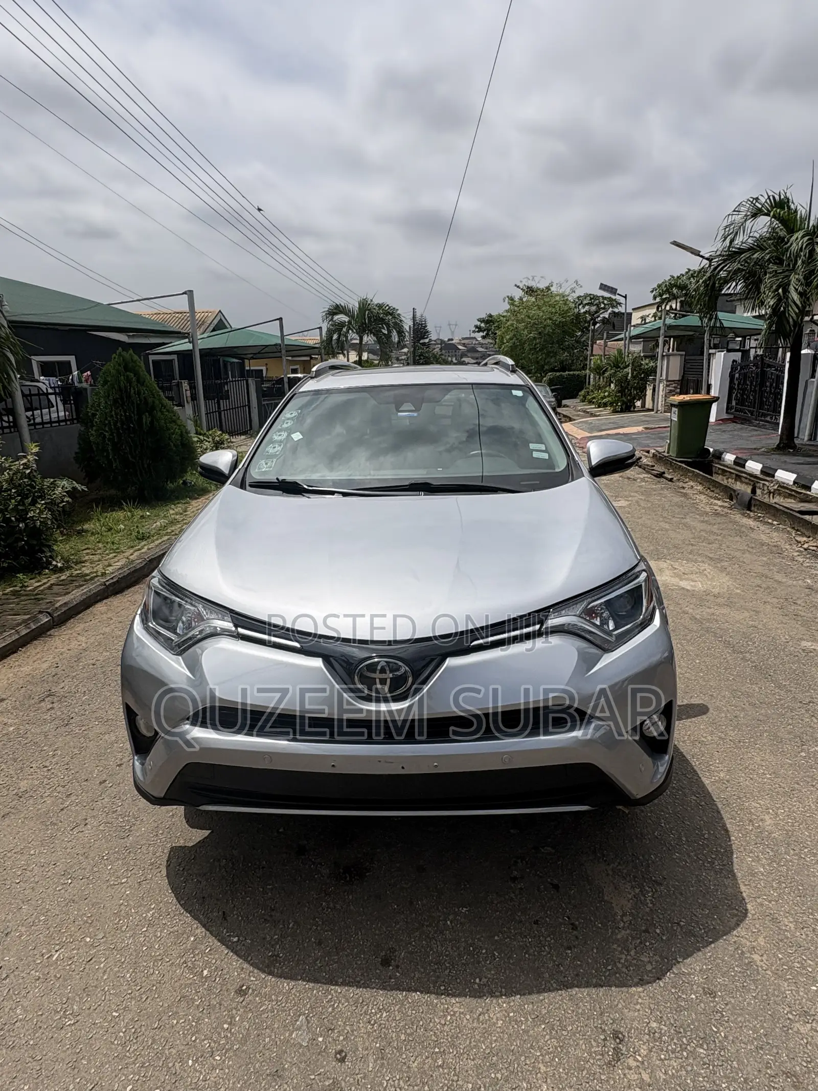 Toyota RAV4 Limited AWD (2.5L 4cyl 6A) 2017 Gold