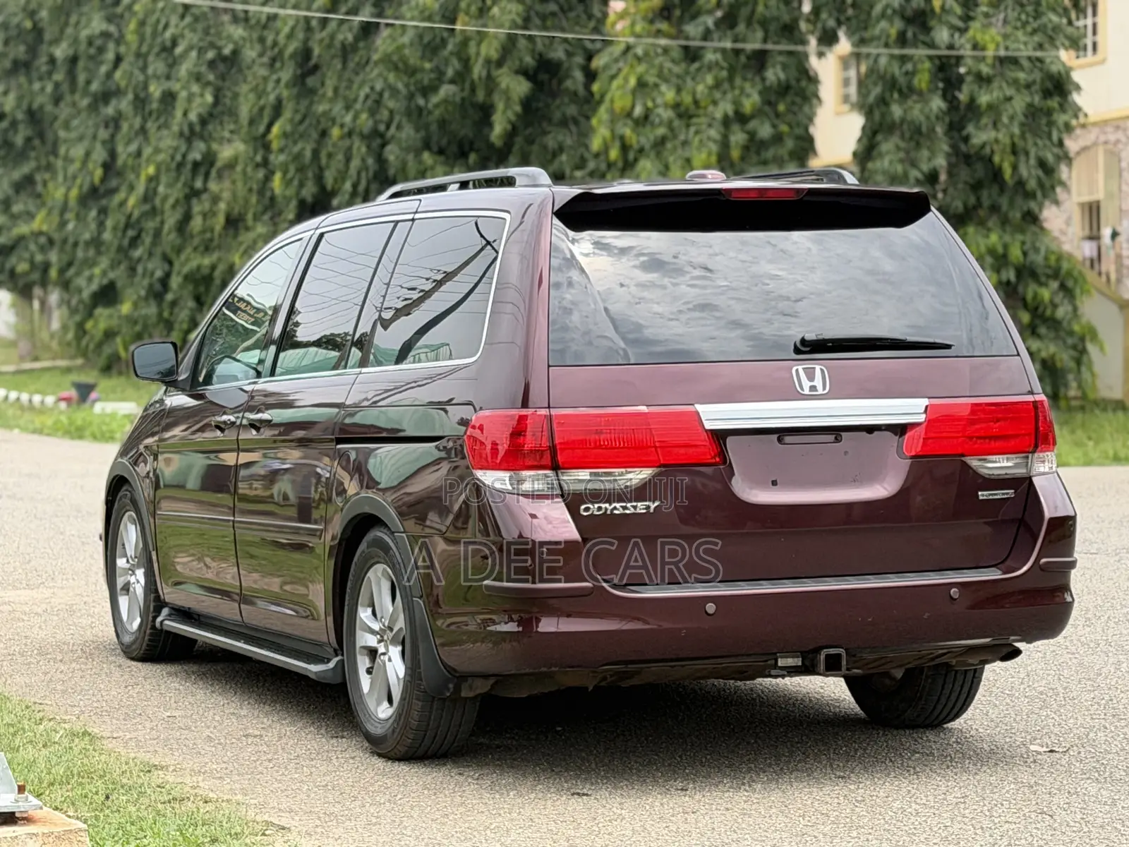 Honda Odyssey Touring 2010 Red