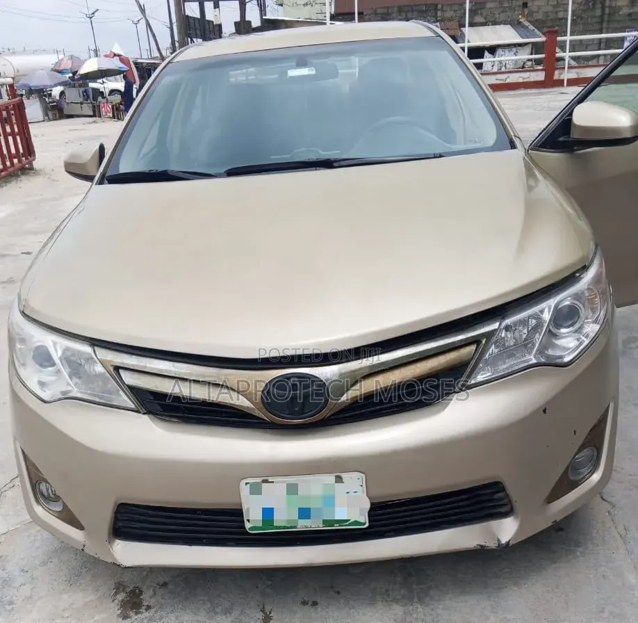 Toyota Camry L 4dr Sedan (2.5L 4cyl 6A) 2013 Gold