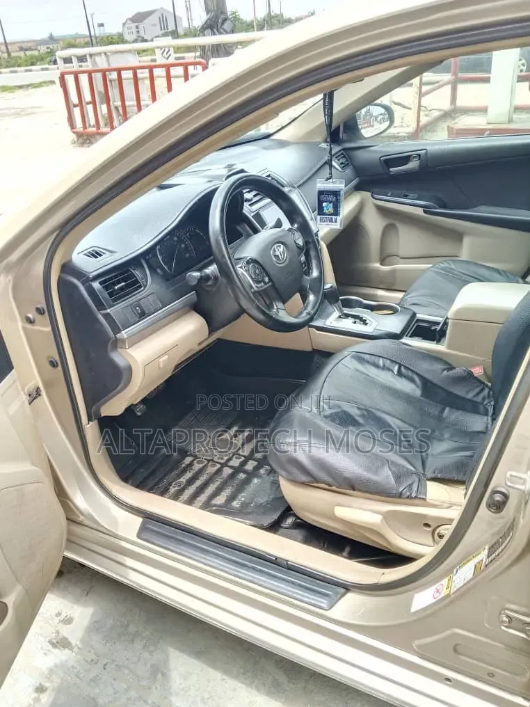 Toyota Camry L 4dr Sedan (2.5L 4cyl 6A) 2013 Gold