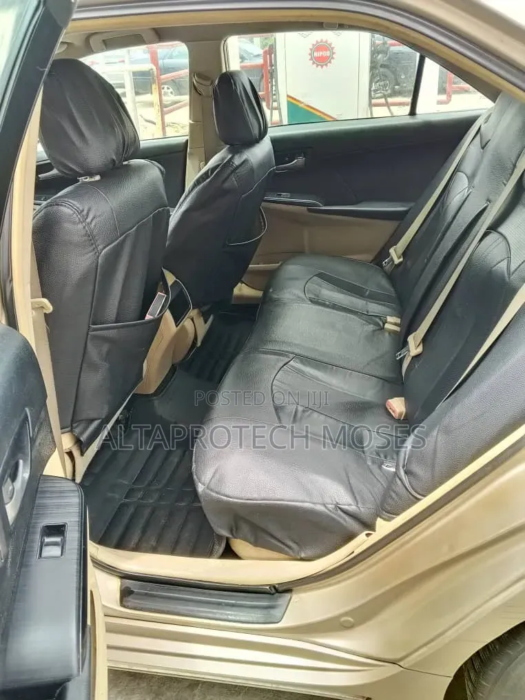 Toyota Camry L 4dr Sedan (2.5L 4cyl 6A) 2013 Gold