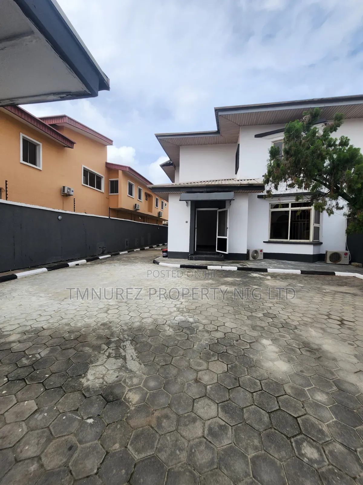 Mini Flat in Lekki Phase 1 for rent