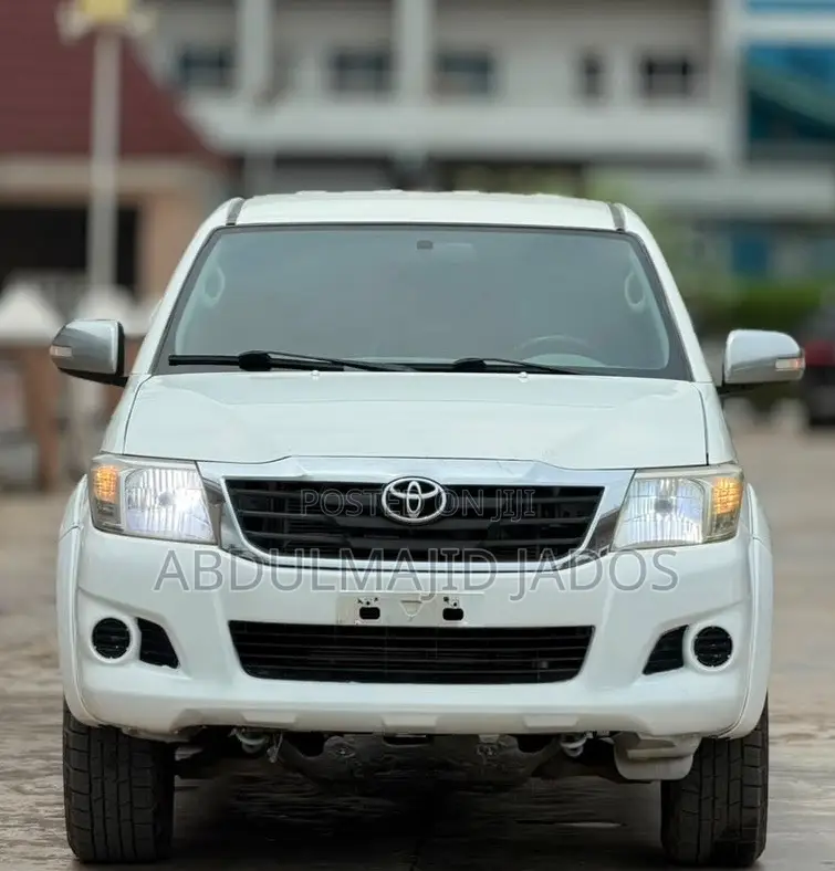 Toyota Hilux 2013 White