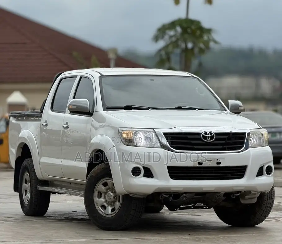 Toyota Hilux 2013 White