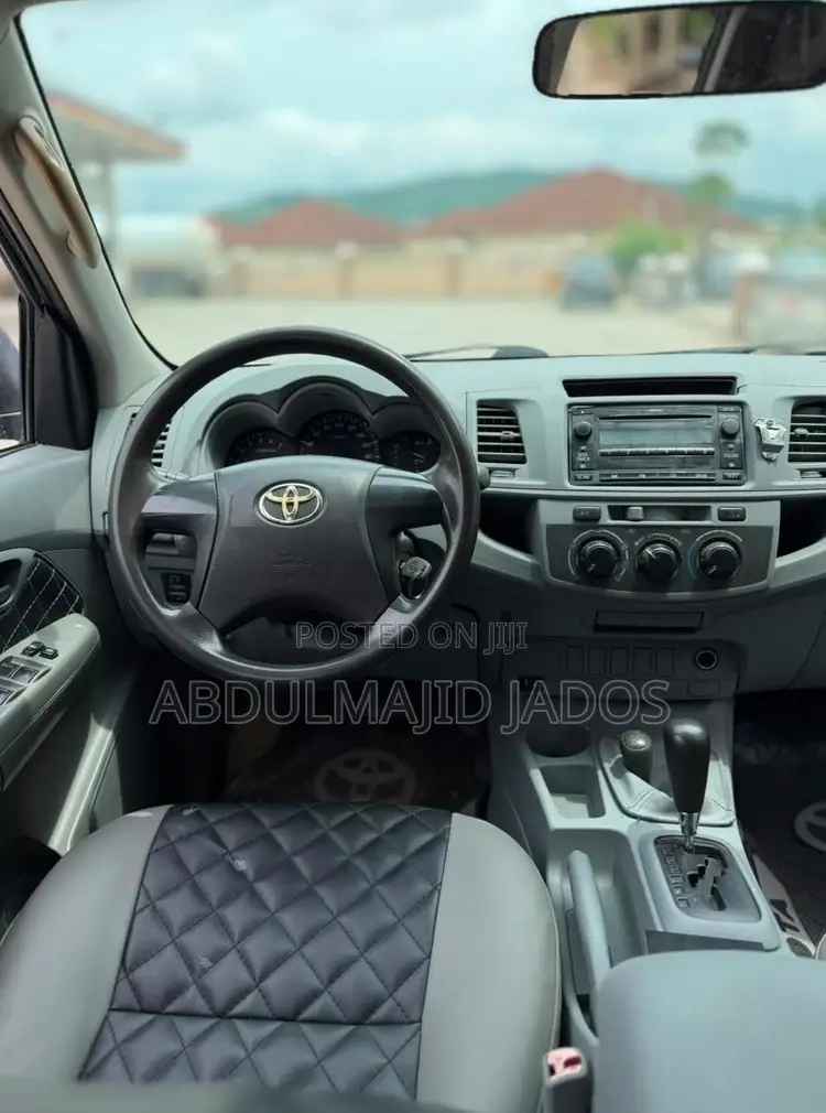 Toyota Hilux 2013 White