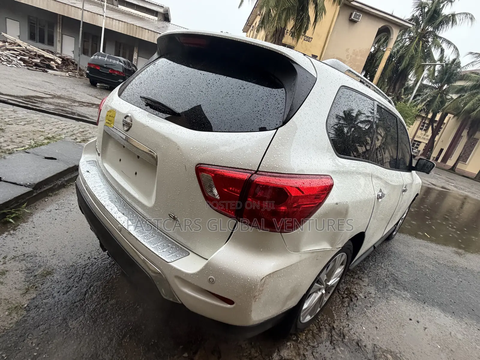 Nissan Pathfinder SL 2018 White