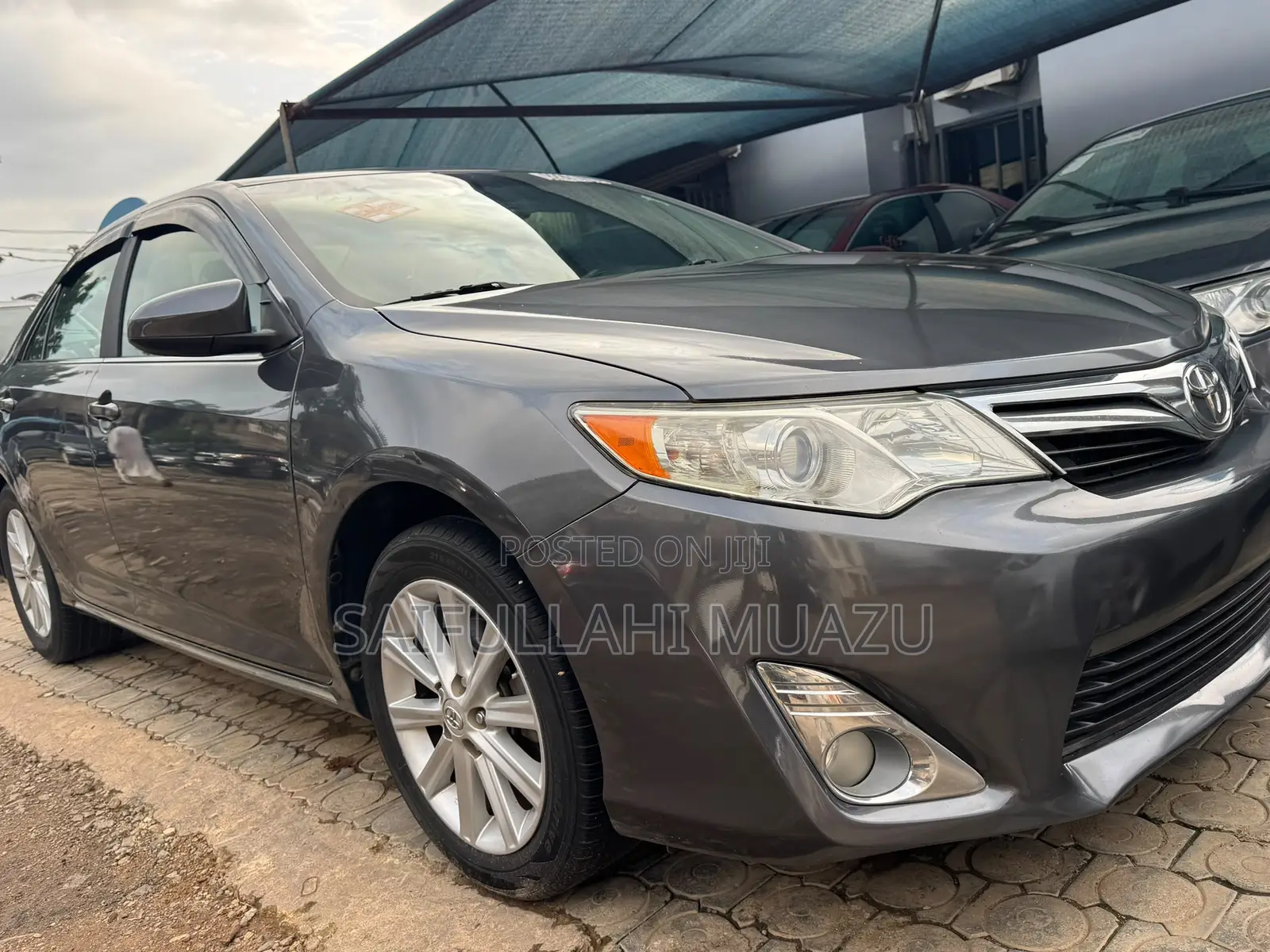 Toyota Camry XLE 4dr Sedan (2.5L 4cyl 6A) 2012 Gray