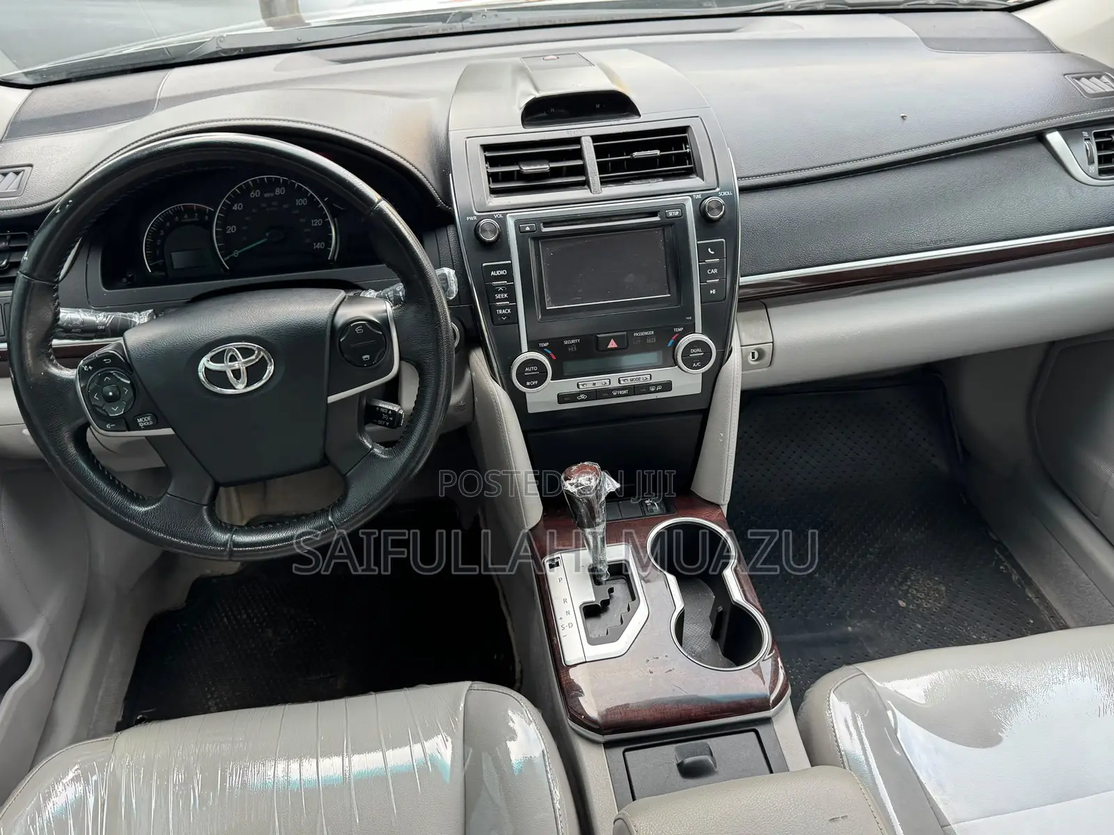 Toyota Camry XLE 4dr Sedan (2.5L 4cyl 6A) 2012 Gray