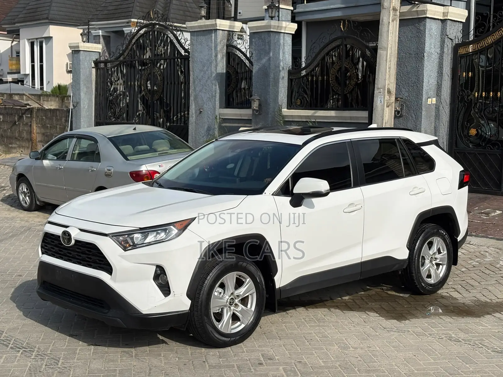 Toyota RAV4 XLE 2022 White