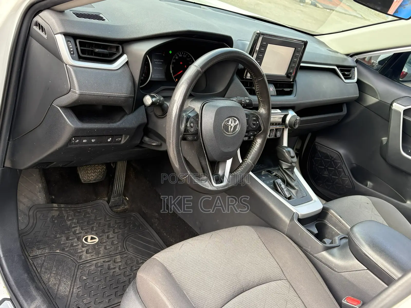 Toyota RAV4 XLE 2022 White