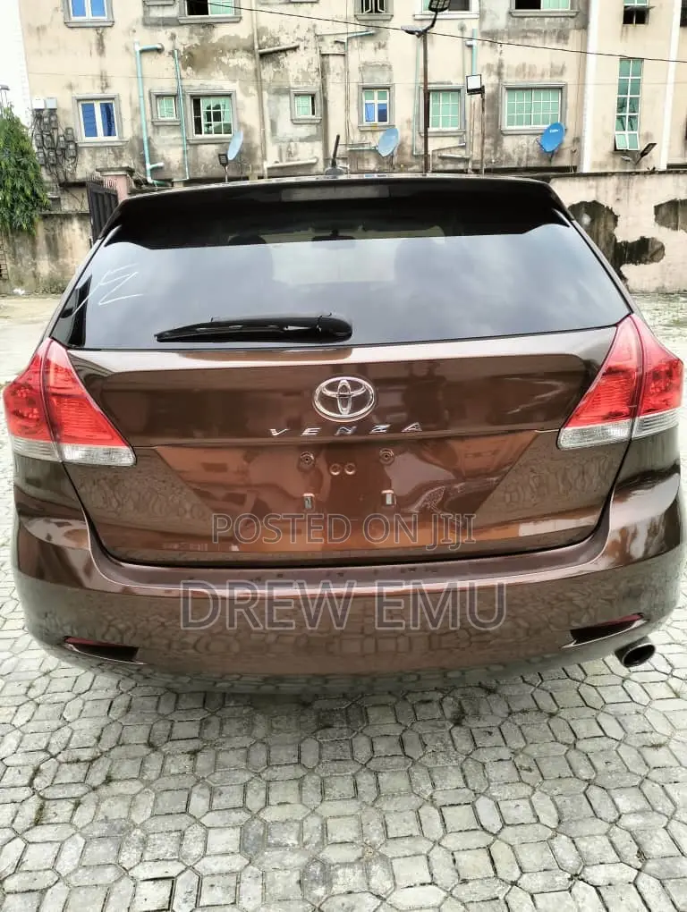 Toyota Venza LE 2010 Brown