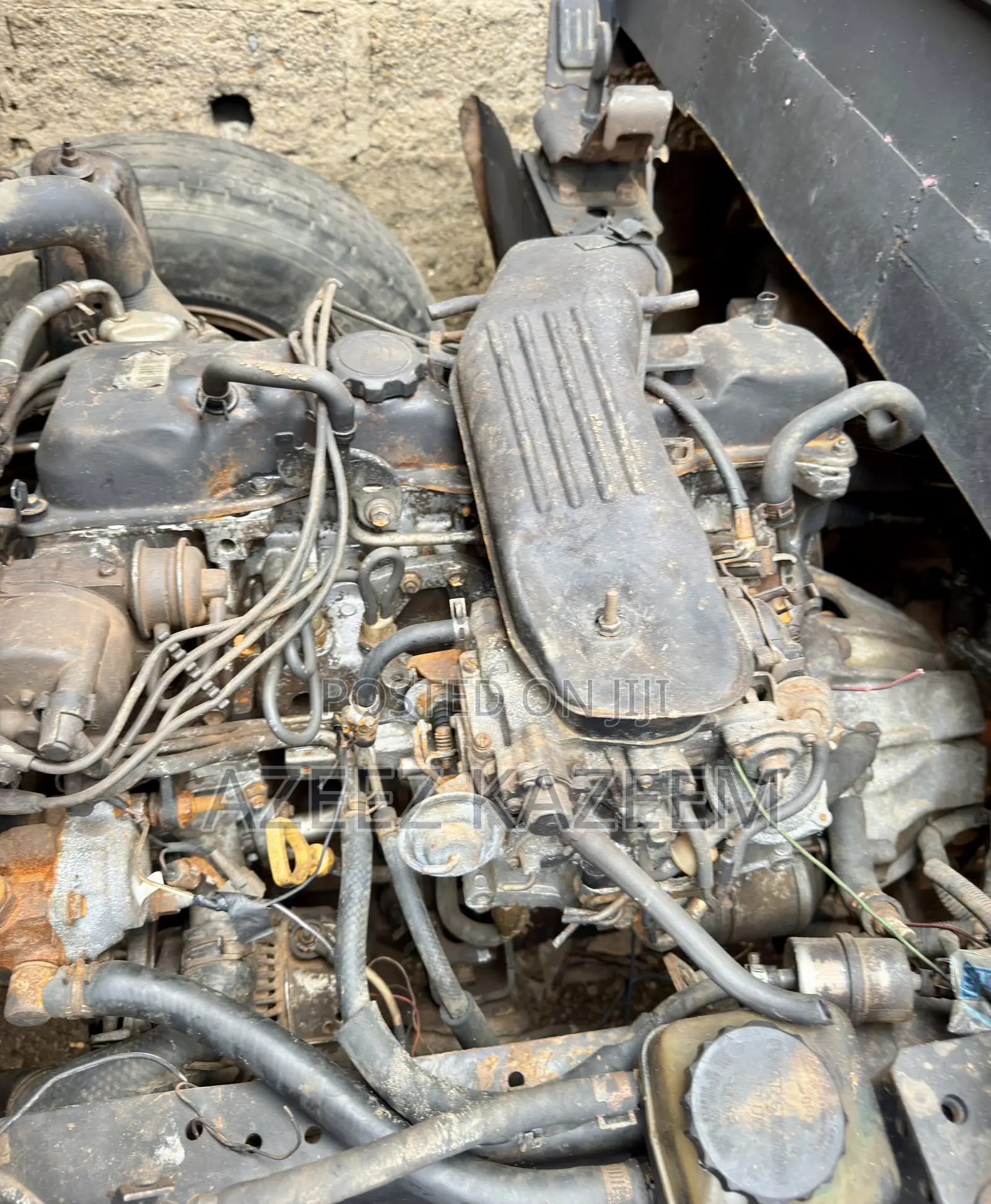 Toyota Dyna 200 2RZ Cabretor Engine.