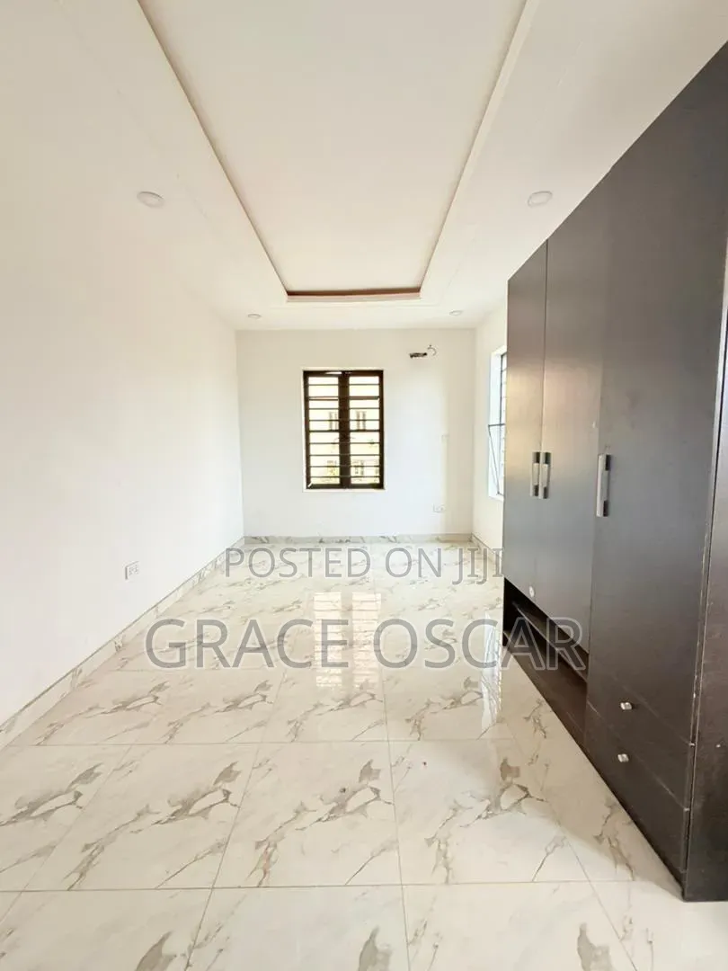 4bdrm Duplex in Anthony Village for sale