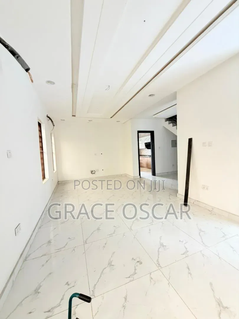 4bdrm Duplex in Anthony Village for sale