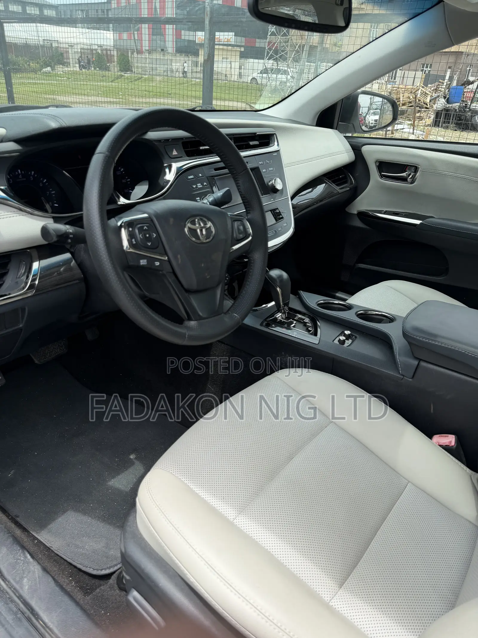 Toyota Avalon XLE 4dr Sedan (3.5L 6cyl 6A) 2014 White