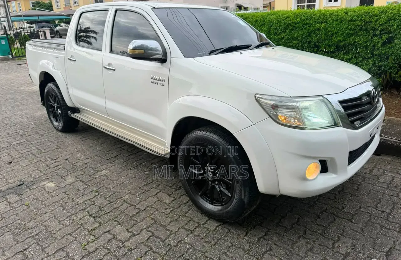 Toyota Hilux 2014 White