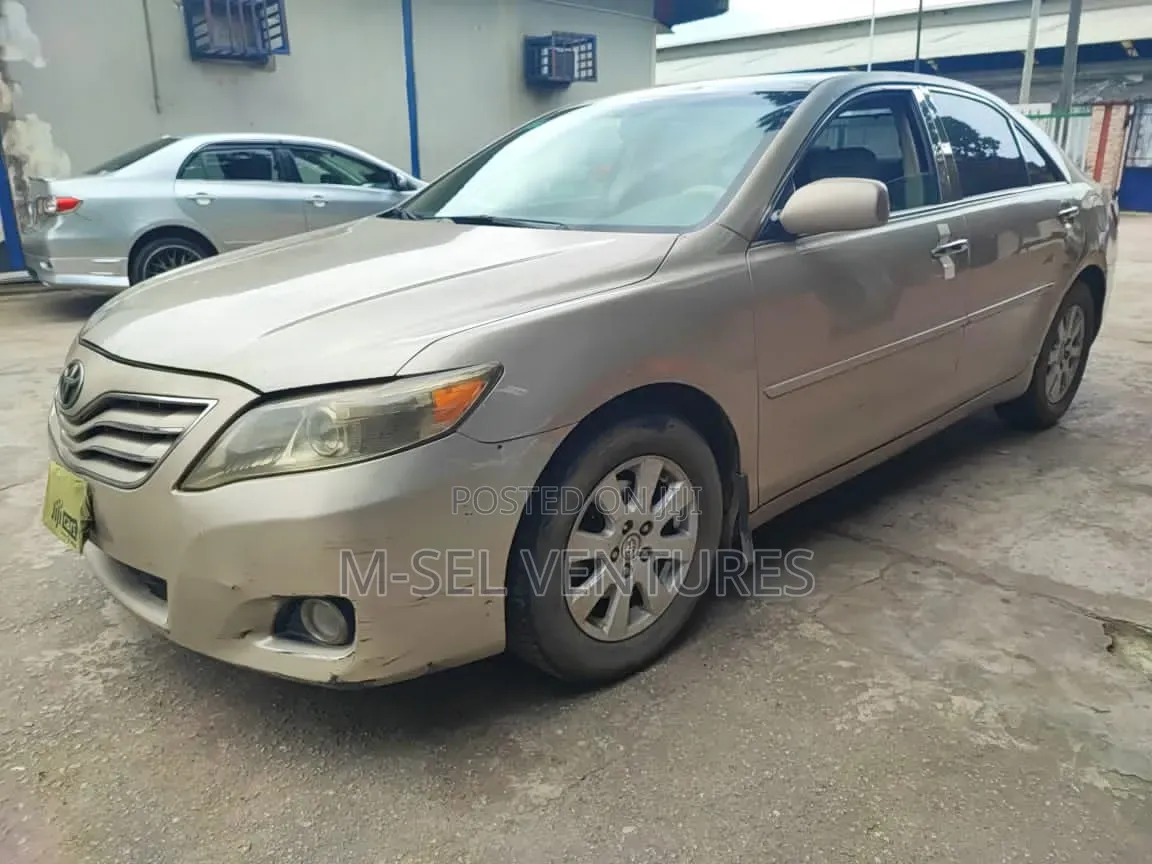 Toyota Camry 2008 Gold